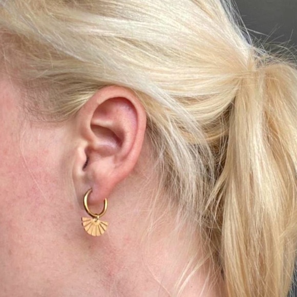 ✨2 for $30✨ Sunburst Hoops Gold Plated Fan Hoop Earring Detachable - Picture 6 of 8